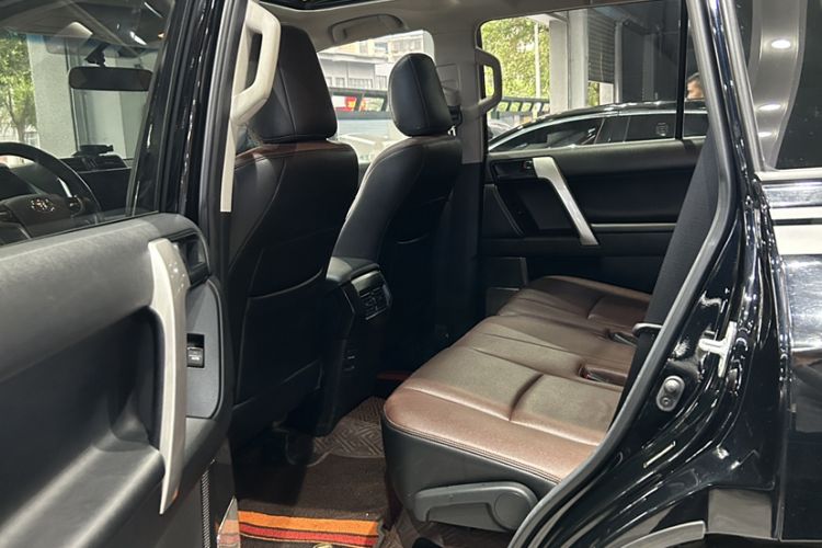 Used Toyota Prado  Interior 2