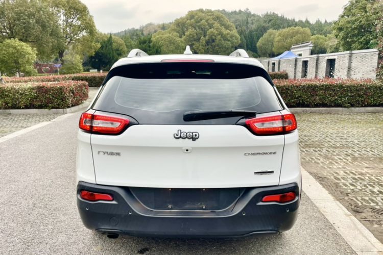 Used Jeep Cherokee 2016 2.0L Superior Edition