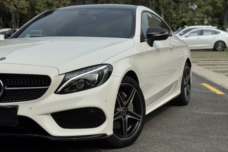 Used Mercedes-Benz C-Class 2018 C 200 Coupe Exterior 3