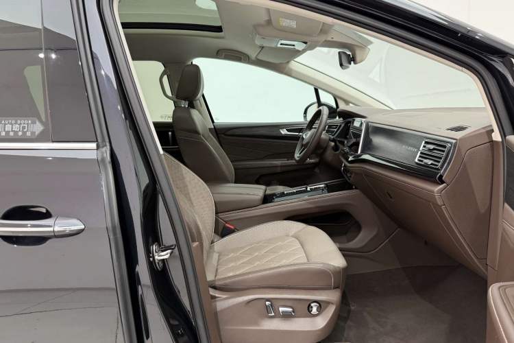 Used Volkswagen Viloran 2024 380TSI Premium Edition