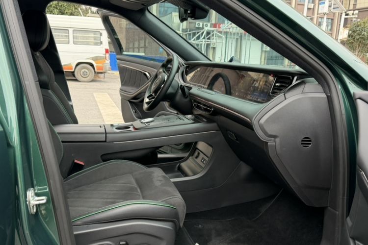 Used VOYAH FREE 2025 318 259 km All-Wheel-Drive Exploration Edition