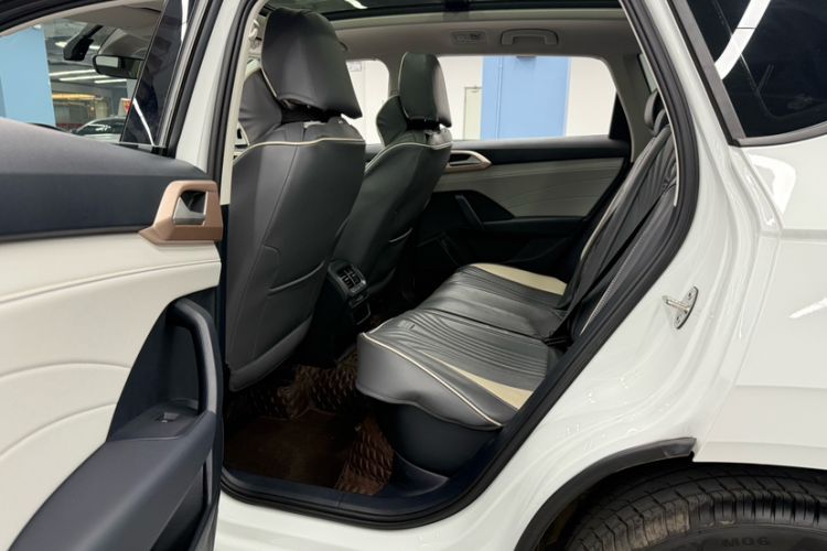 Used Volkswagen Tharu 2024 300TSI Two-Wheel-Drive Moonlight Edition Interior 8