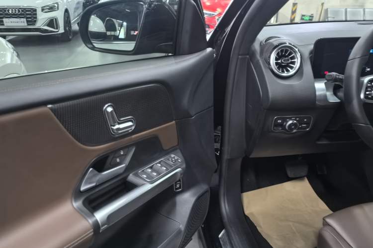 Used Mercedes-Benz GLB 2022 Updated GLB 200 Fashion Edition