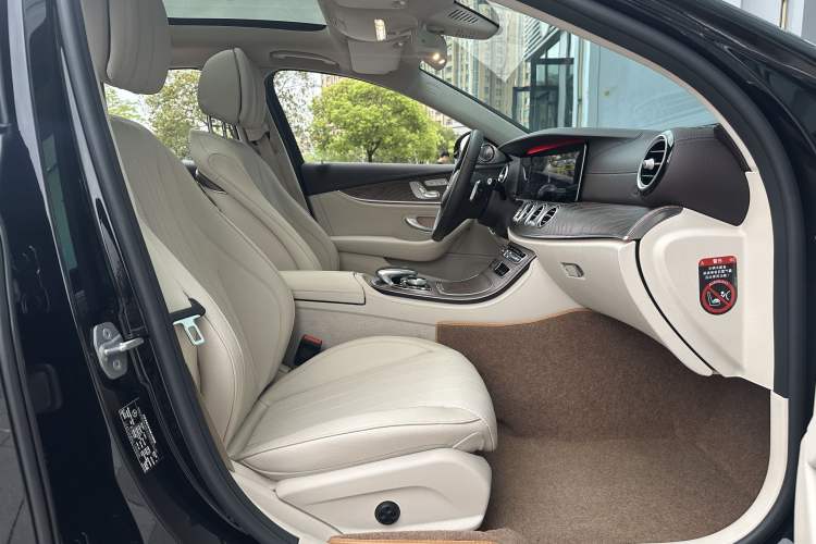 Used Mercedes-Benz E-Class 2018 Facelifted E 300 L Stylish Version Interior 13