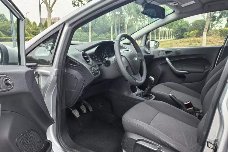 Used Ford Fiesta 2013 Sedan 1.5L Manual Fashion Edition
