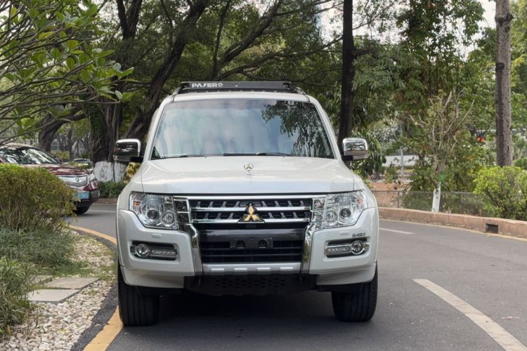 Used Mitsubishi Pajero 2017 V97 3.8L 5-Door GLS Model with Sunroof – Middle East