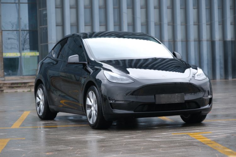 Used Tesla Model Y 2022 Long-Range All-Wheel-Drive Version
