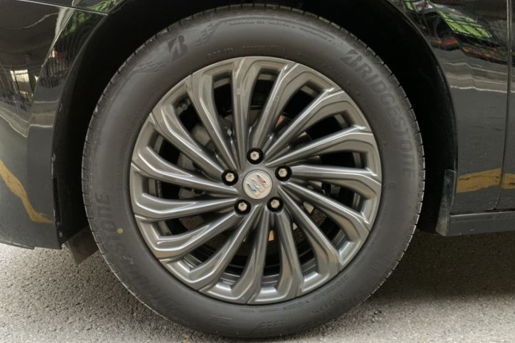 Used Buick LaCrosse 2025 28T Platinum Edition
