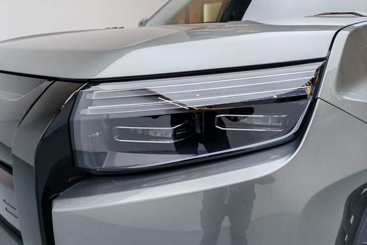 Used Formula Leopard Titanium 3 2025 501 km All-Wheel Drive Intelligent Driving Max Edition
