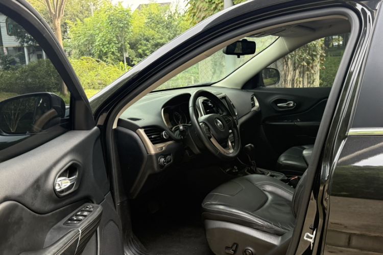 Used Jeep Cherokee 2016 2.4L Professional Smart Version