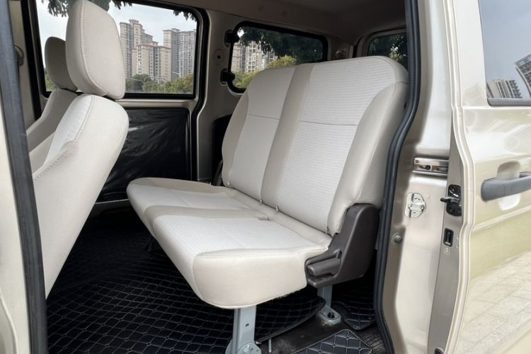 Used Wuling Hongguang V 2022 1.5L Jingqu Edition Electric-Assist LAR Interior 5