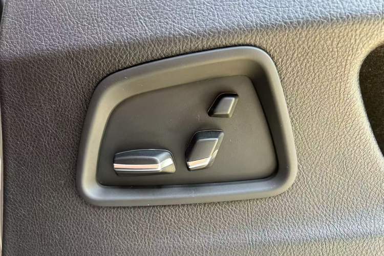 Used BMW 5 Series 2014 525Li Leading Model