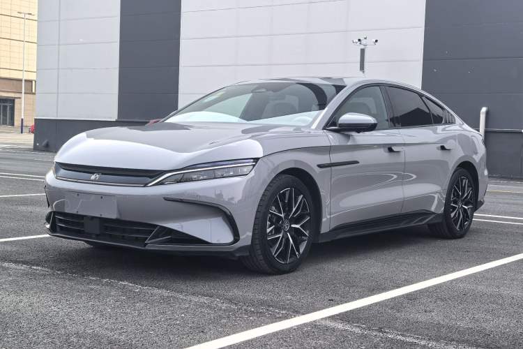 Used BYD Han 2025 DM-i 125KM Prestige Model Front Left 45 Deg