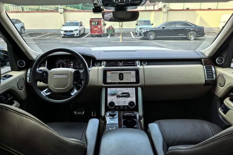 Used Land Rover Range Rover 2022 3.0 L6 400 PS Classic Extended Version