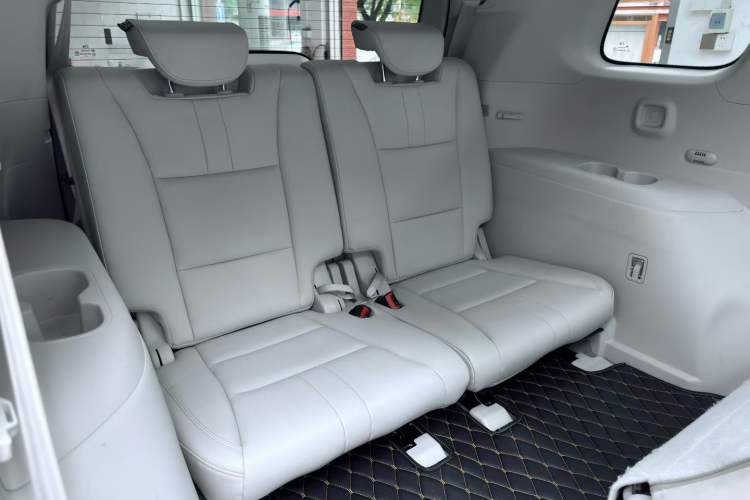 Used GAC Trumpchi GS8 2017 320T Two-Wheel Drive Luxury Smart Connectivity Version (7 Seats)
