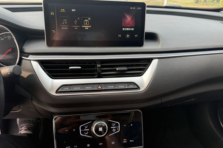 Used Hongqi H5 2022 Classic Model Facelift 1.5T DCT Qiyun Edition Audio And AC Panel