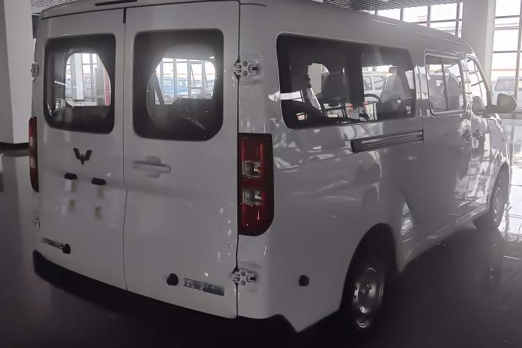 Used Wuling Yangguang 2025 Model 400km Bus Edition—Comfort Edition