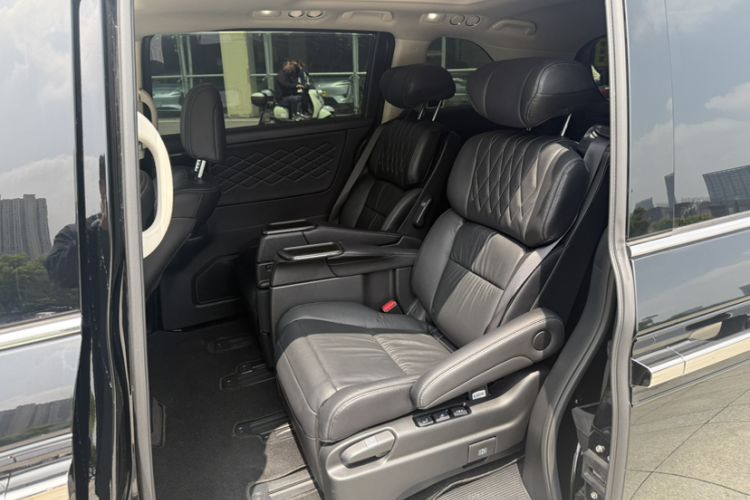 Used Honda Elysion 2019 2.0L Hybrid Luxury Edition Interior 6