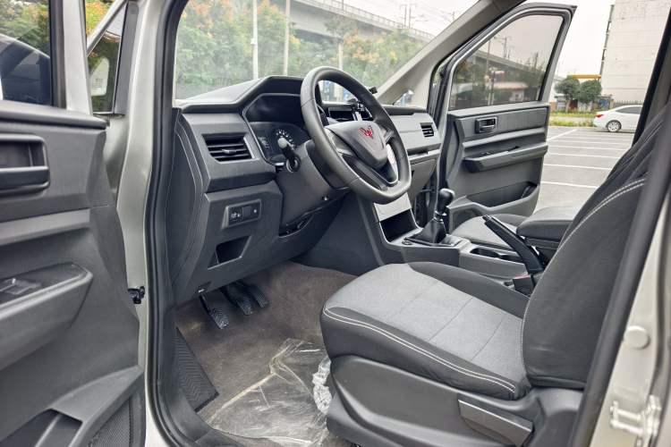 Used Wuling Hongguang PLUS 2020 1.5L Manual Standard Edition 7-Seater
