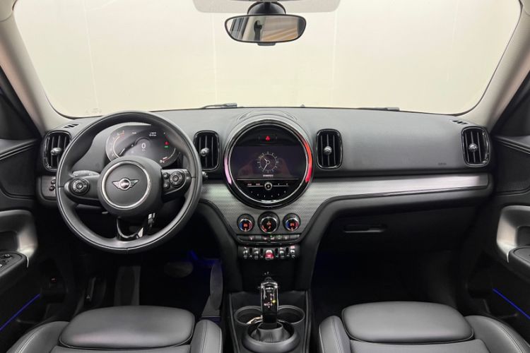 Used MINI Countryman 2021 1.5T COOPER ALL4 Laguna Blue Limited Edition Interior 5
