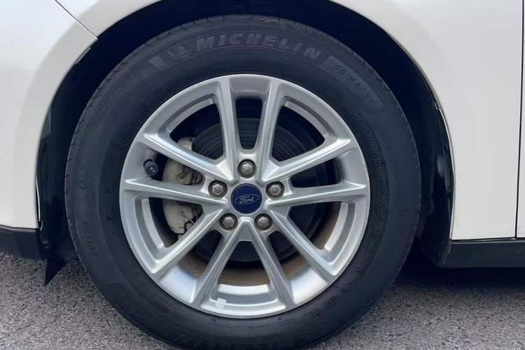 Used Ford Focus 2017 Hatchback EcoBoost 125 Automatic - Ultra-Powerful Style Edition with Smart Drive Features
