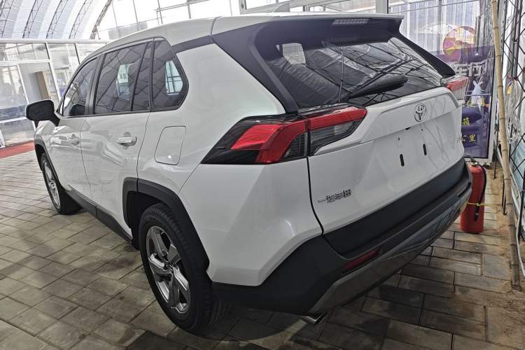 Used Toyota RAV4 2021 2.0L CVT Two-Wheel Drive Fashion Edition Exterior 3