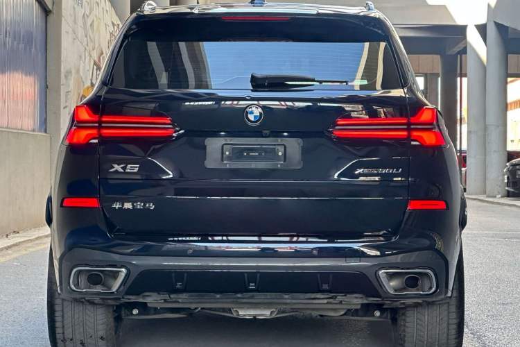 Used BMW X5 2025 Model, xDrive 30Li Prestige M Sport Night Package Exterior 6