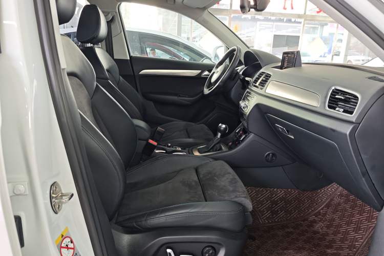 Used Audi Q3 2016 40 TFSI quattro all-wheel-drive sport model
