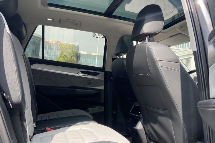 Used Volkswagen Tavendor 2023 330TSI Luxury Touring Edition Interior 9