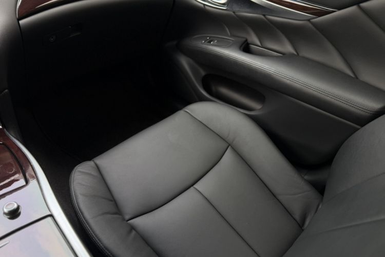 Used Infiniti Q70 2015 Q70L 2.5L Enjoyment Edition Interior 12