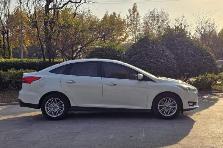 Used Ford Focus 2015 Sedan EcoBoost 180 Automatic Flagship Model