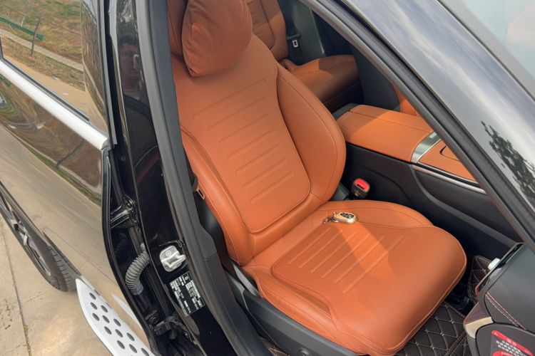 Used Mercedes-Benz GLC 2024 Facelifted GLC 260 L 4MATIC Luxury Version 5 Seats Right Front Seat