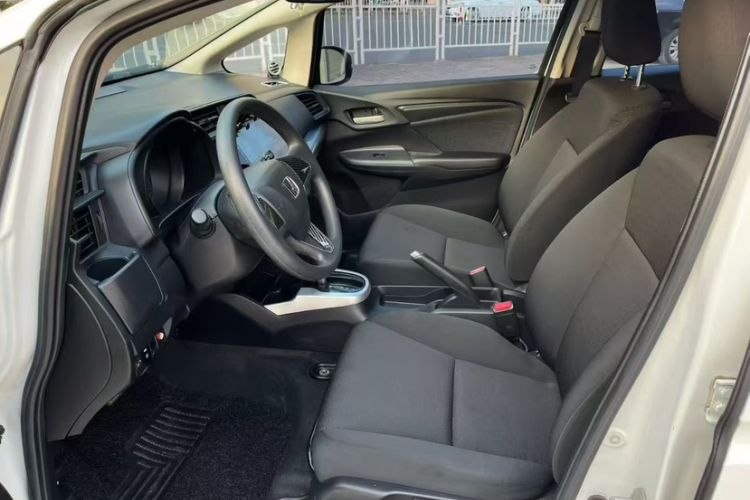 Used Honda Fit 2016 1.5L LX CVT Comfort Model Interior 2