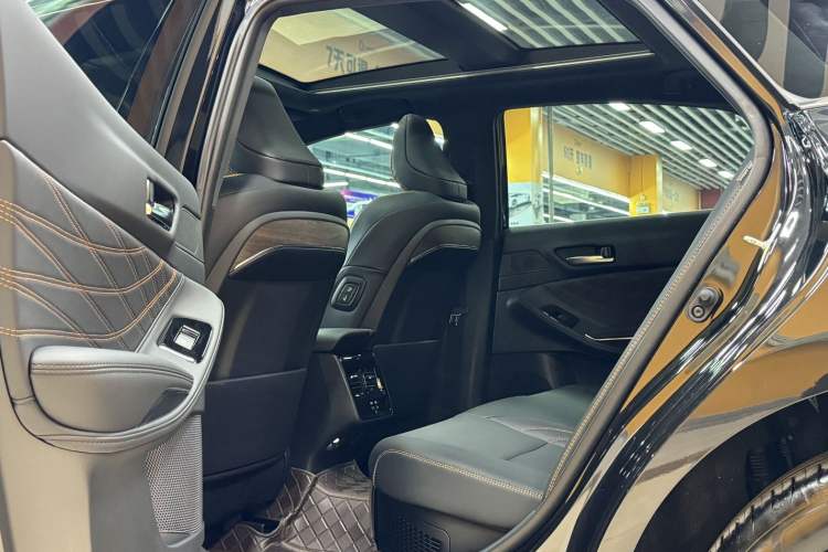 Used Toyota Avalon 2024 Dual-Motor 2.0L Luxury Edition