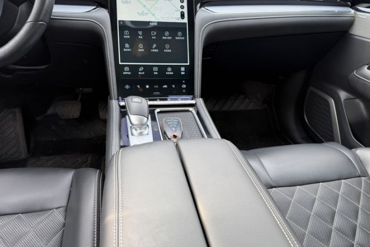 Used Venucia Star 2020 260T Automatic 48V Mild Hybrid Turbocharged Starry Edition
