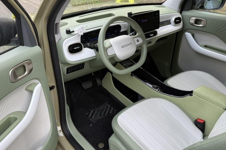 Used Geely Galaxy Panda 2025 210km Panda Rider Interior 2