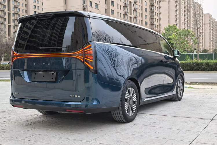 Used Geely Galaxy LEVC L380 2024 140-Degree 6-Seater All-Wheel-Drive Ultra