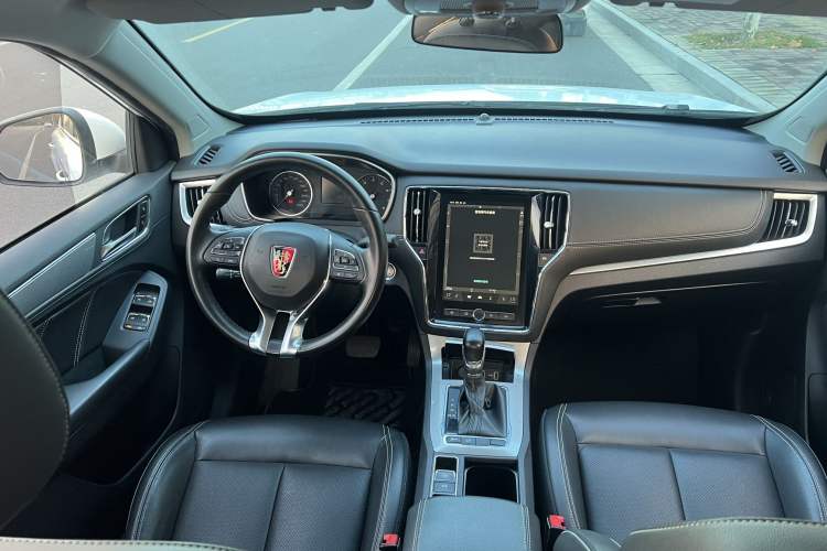 Used Roewe RX5 2018 20T Two-Wheel Drive Automatic Internet Smart Edition
