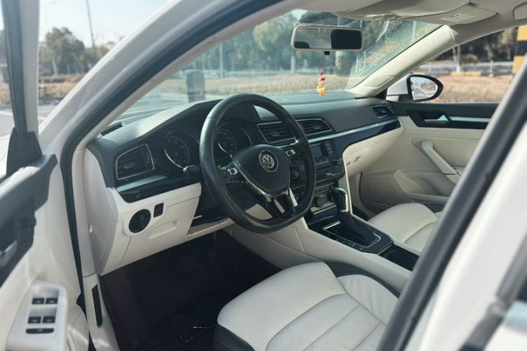 Used Volkswagen Lamando 2015 280TSI DSG Comfort Edition
