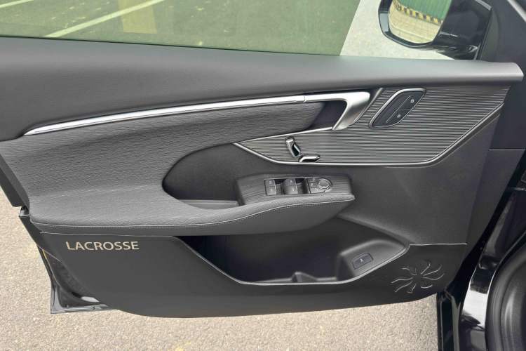 Used Buick LaCrosse 2025 28T Platinum Edition
