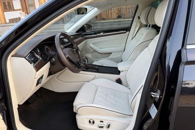 Used Volkswagen Phideon 2021 380TSI Prestige Edition Interior 2