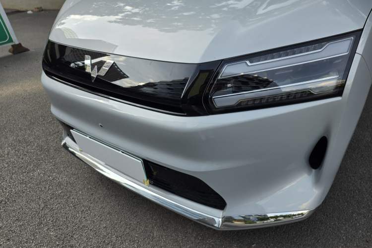 Used Wuling Starlight 730 2025 Model Pure Electric 500km Luxury Edition
