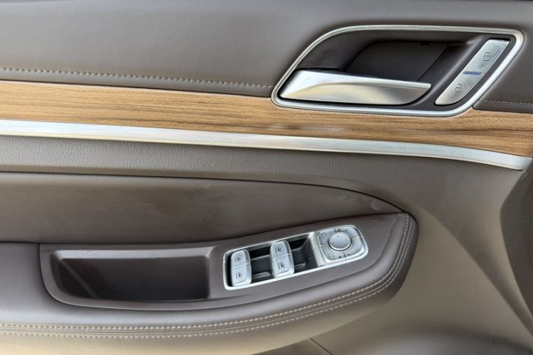 Used Roewe RX8 2019 30T Smart Connectivity Two-Wheel Drive Supreme Flagship Edition