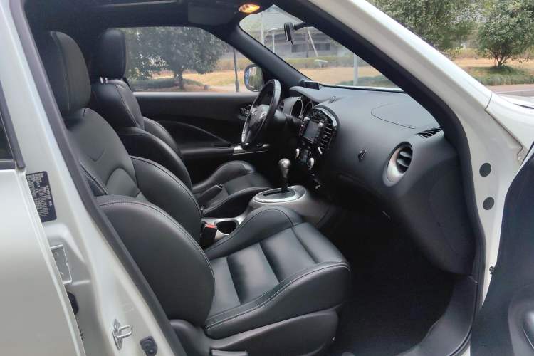 Used Infiniti ESQ 2014 1.6L Luxury Edition Interior 4