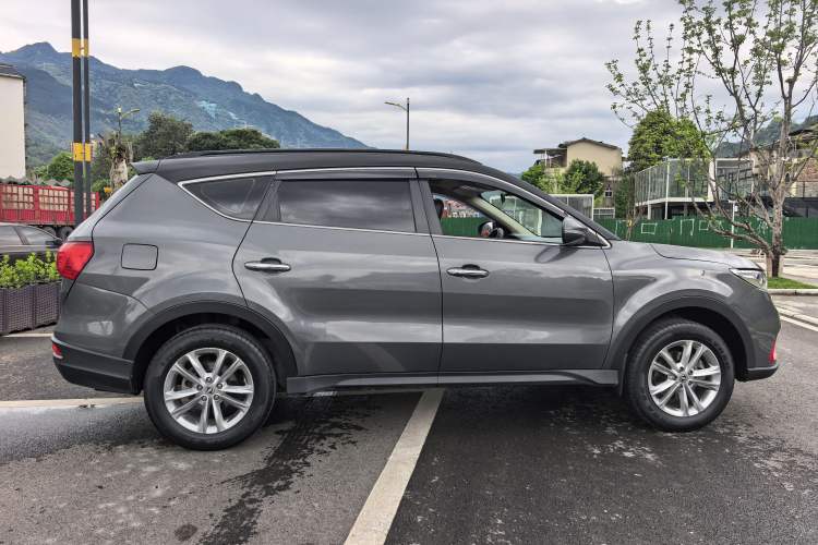 Used Dongfeng Fengon 580 2021 Revised ☆ Star Edition 1.8L Manual Elite Version Exterior 6