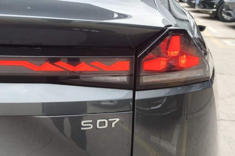 Used Deepal S07 2025 520Max Huawei Qiankun Intelligent Driving ADS SE Pure-Electric Version Exterior 8