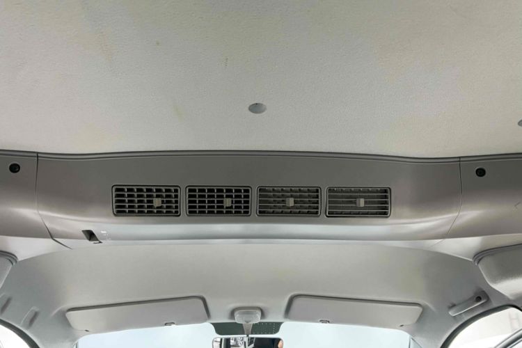 Used Jinbei Gold Hiace M Classic 2022 Panda Edition 1.5L Engineering Lion Passenger Van 6 Seats