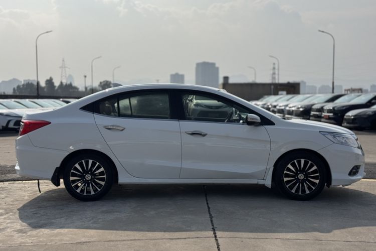 Used Honda Crider 2015 1.8L automatic luxury edition