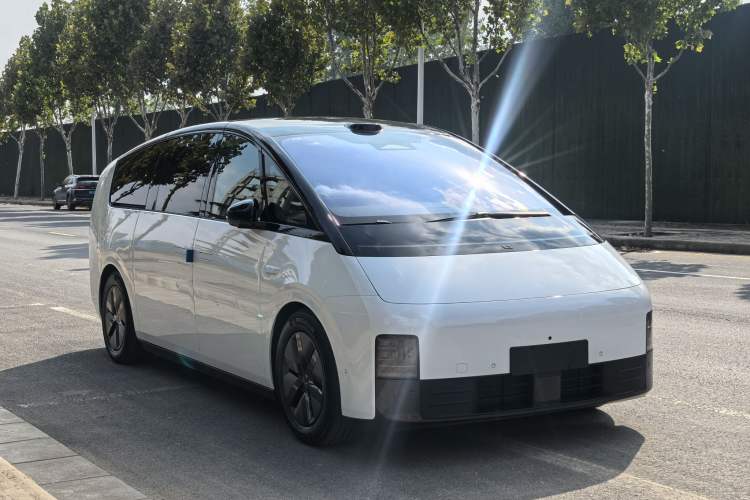 Used Li Auto MEGA 2025 Home Family Special Edition