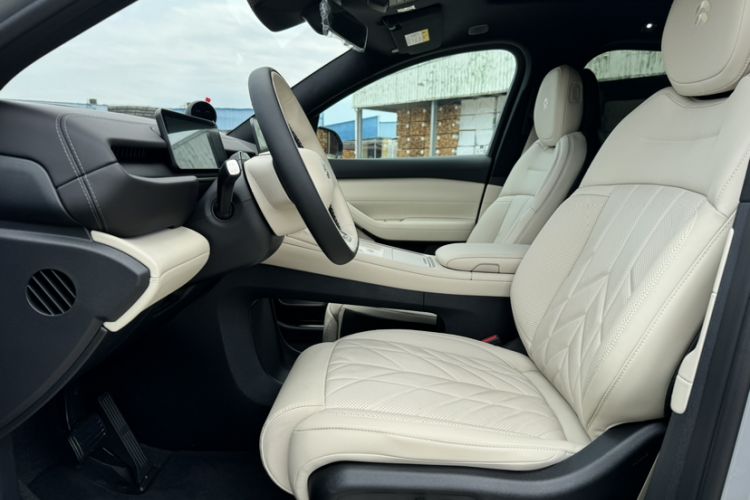 Used Nio ES6 2025 75 kWh Left Front Seat